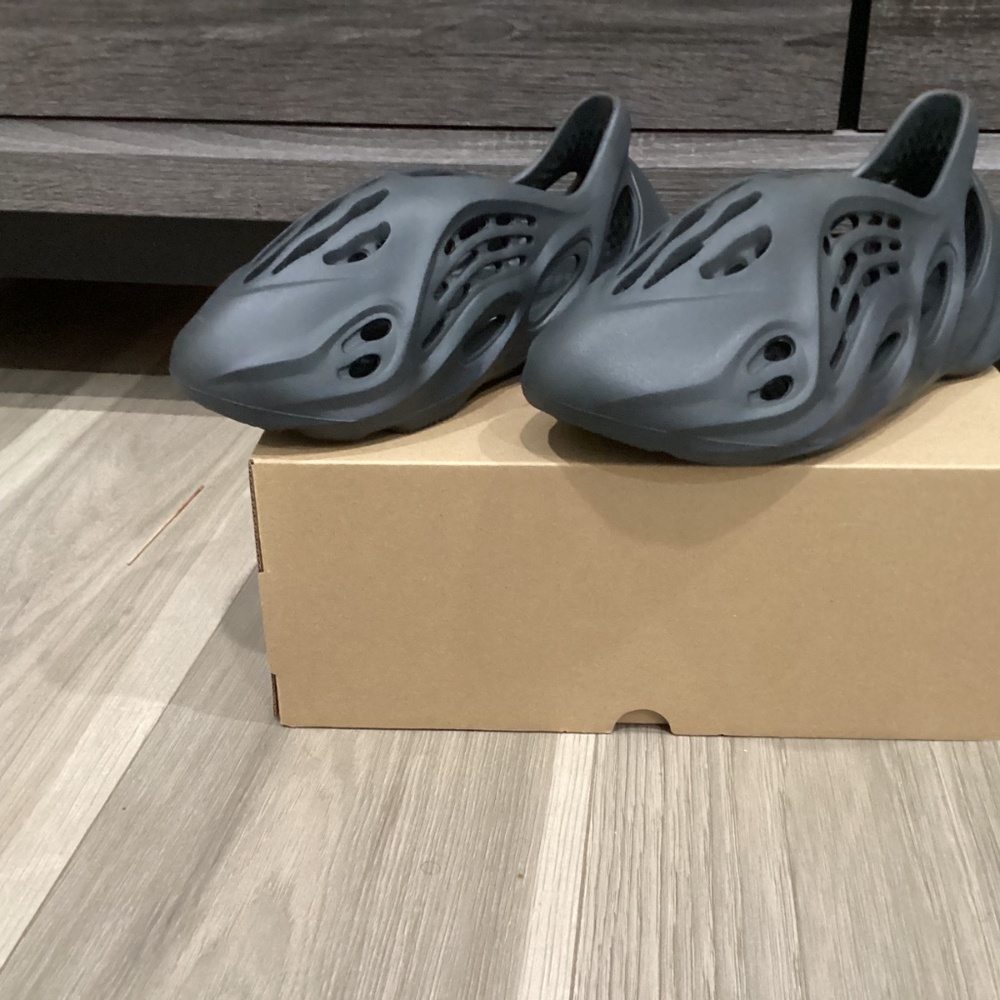 Adidas YZY FOAM RNR - Picture 10 of 14